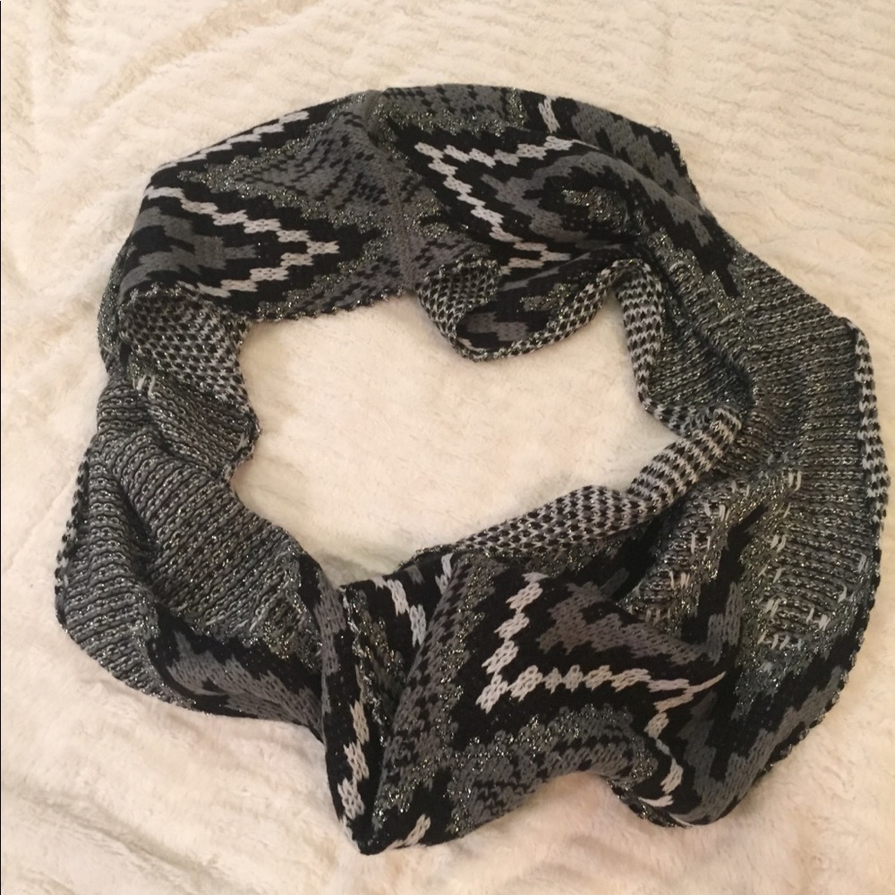 Mixit Black and White Infinity Scarf